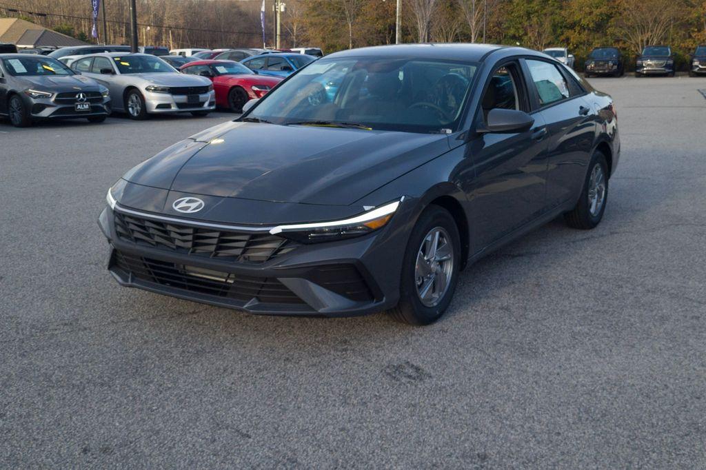 New 2026 Hyundai ELANTRA SE