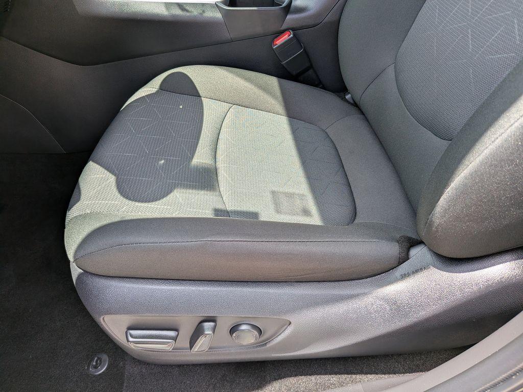 2025 Toyota RAV4 XLE 缩略图 20