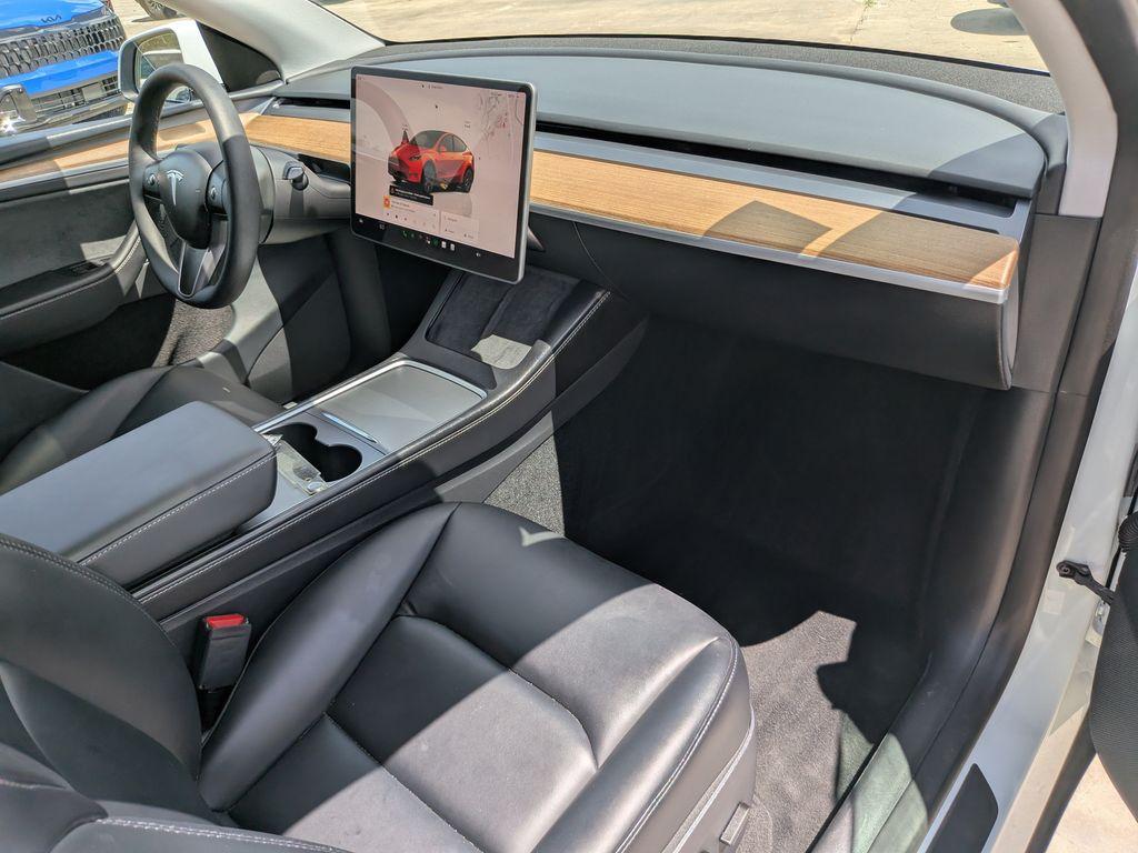 2024 Tesla MODEL Y LONG RANGE — миниатюра 12