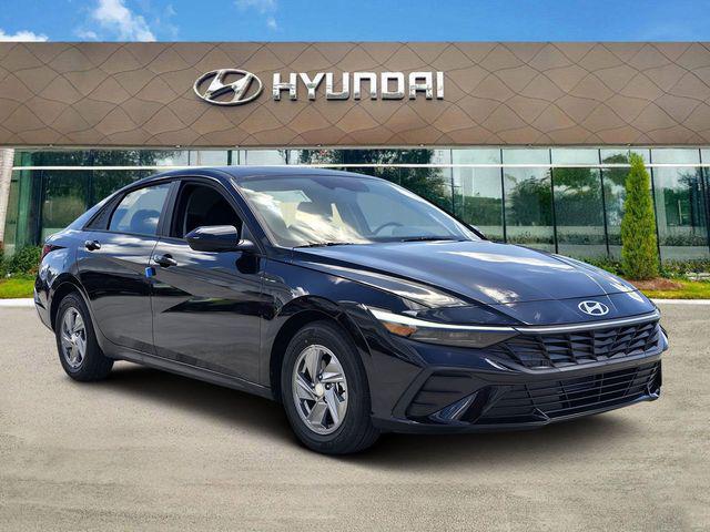New 2026 Hyundai ELANTRA SE