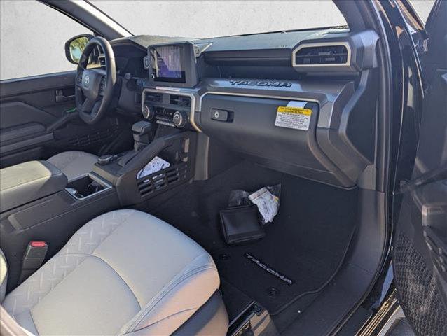 صورة مصغرة 18 لـ 2025 Toyota TACOMA SR5