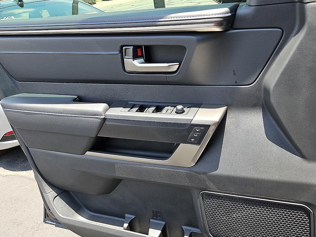 2026 Toyota TUNDRA PLATINUM — фото 10