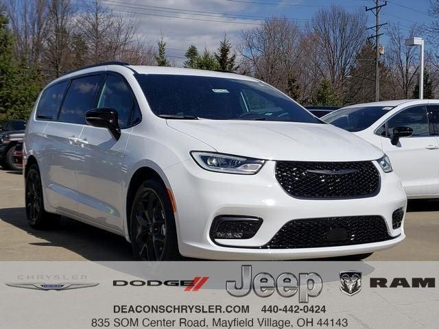 New 2026 Chrysler Pacifica Select