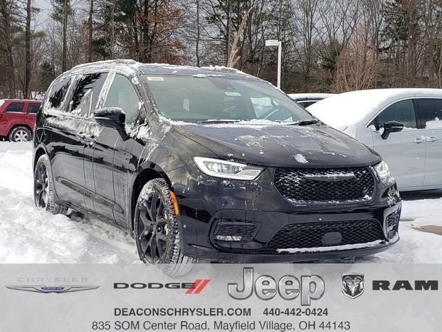 New 2026 Chrysler Pacifica Select