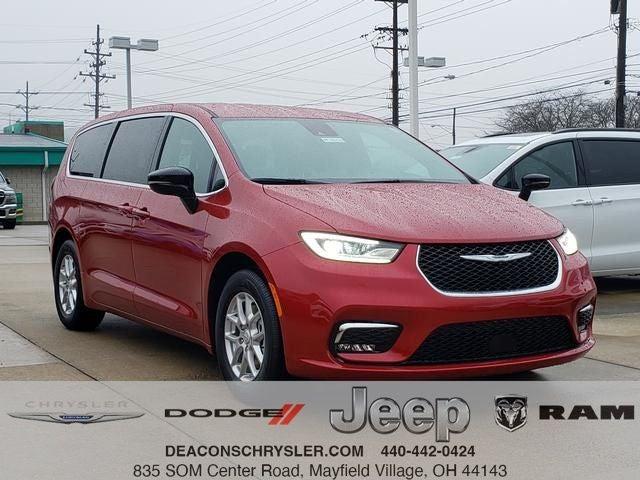 New 2026 Chrysler Pacifica Select