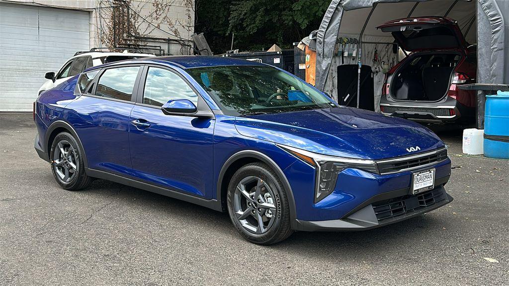 New 2026 Kia K4 LXS