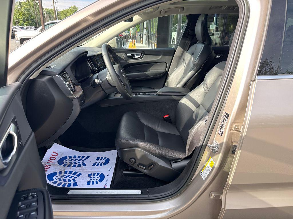 صورة مصغرة 22 لـ 2023 Volvo XC60 B5 PLUS BRIGHT THEME