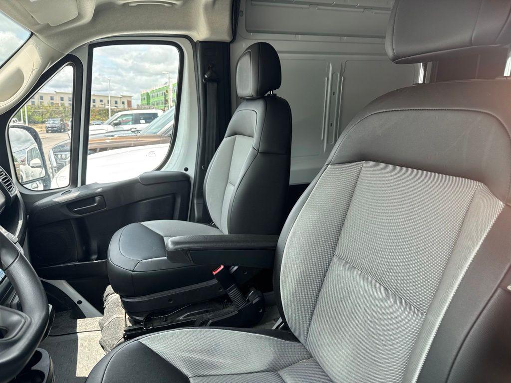 صورة 2 لـ 2026 RAM PROMASTER 2500 TRADESMAN