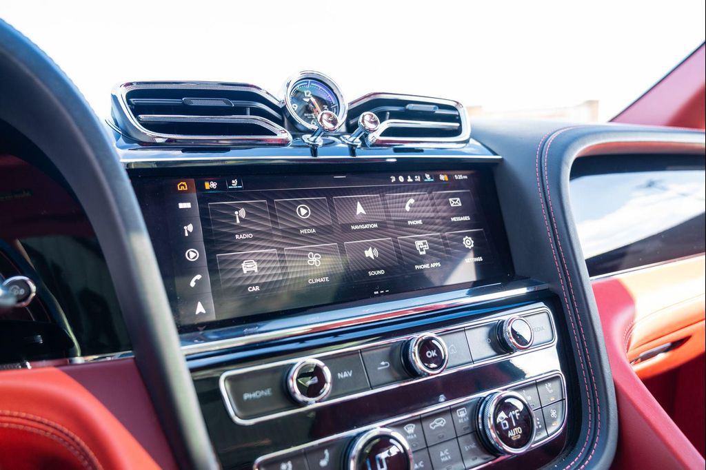 صورة مصغرة 62 لـ 2021 Bentley BENTAYGA V8