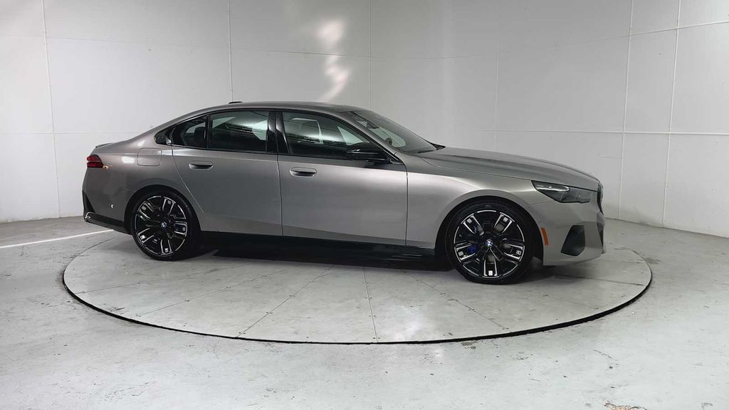 صورة 8 لـ 2026 BMW I5 M60
