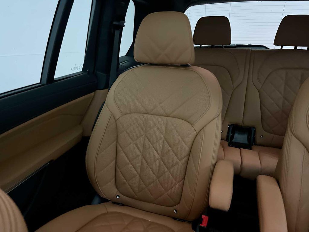 صورة مصغرة 12 لـ 2027 BMW X7 XDRIVE40I