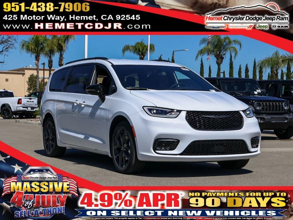New 2026 Chrysler Pacifica Select