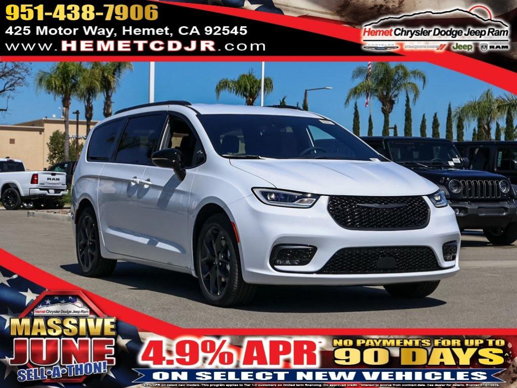 New 2026 Chrysler Pacifica Select