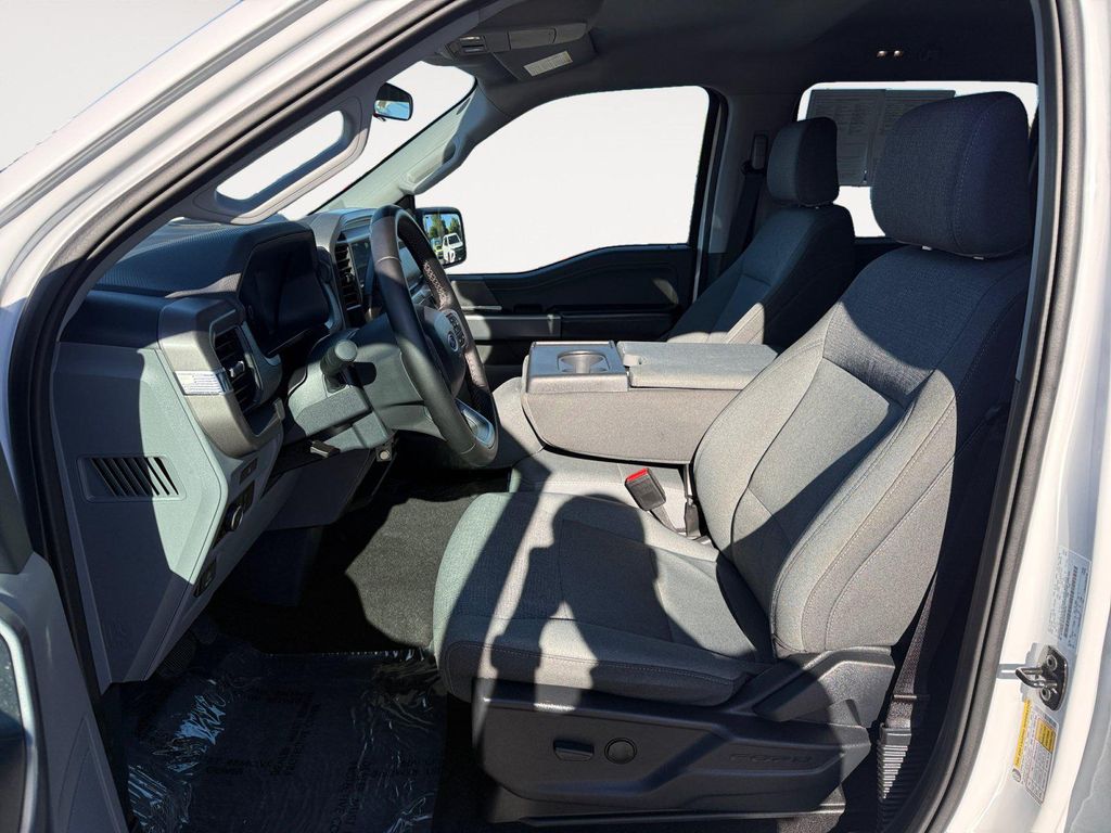 2025 FORD F-150 XLT photo 10