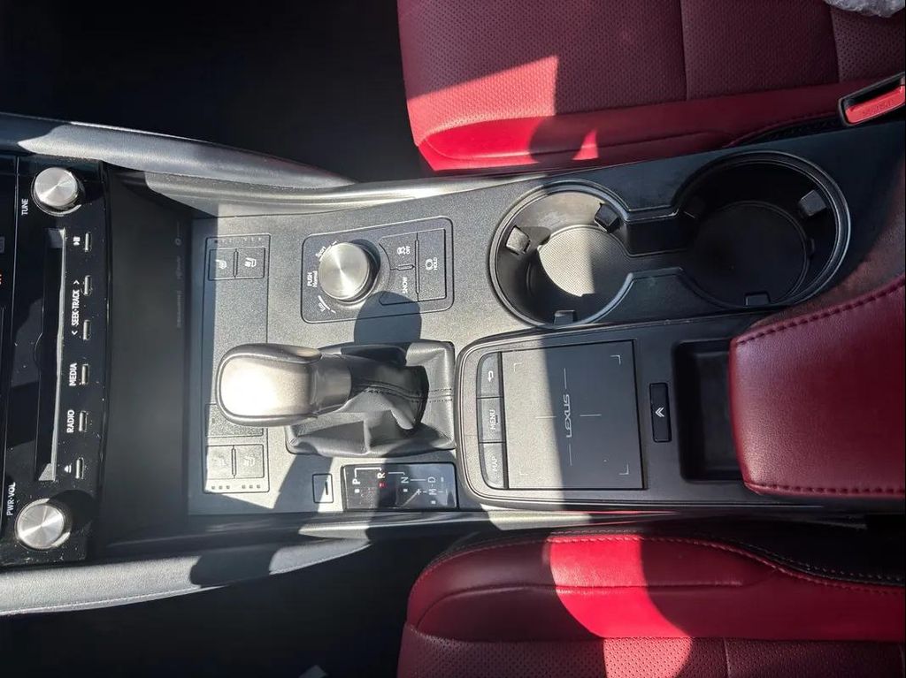 صورة مصغرة 28 لـ 2022 Lexus IS 300 BASE