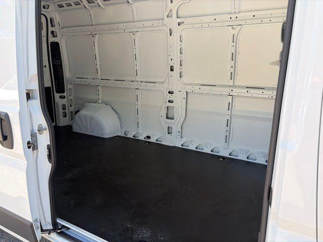 صورة 10 لـ 2026 RAM PROMASTER 2500 TRADESMAN