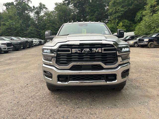 صورة 4 لـ 2026 RAM 2500 TRADESMAN CREW CAB 4X4 6'4' BOX