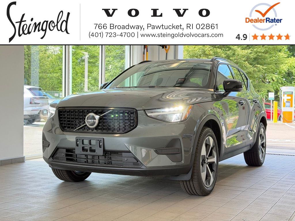 New 2026 Volvo XC40 Core, B5 AWD Gas (mild hybrid), Dark