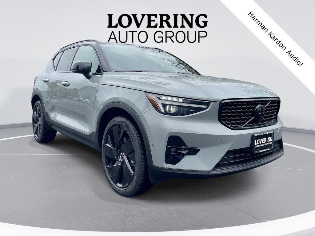 New 2026 Volvo XC40 Black Edition Ultra, B5 AWD Gas (mild hybrid)