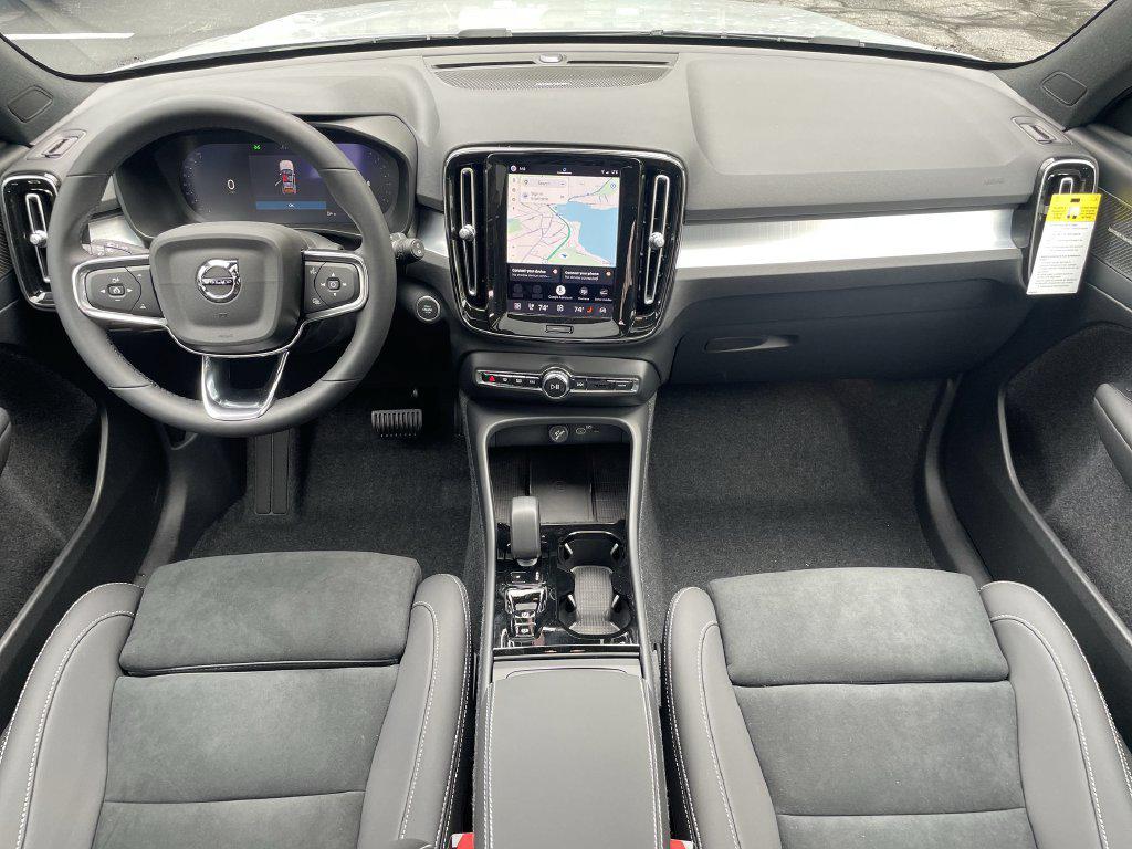 صورة مصغرة 11 لـ 2026 Volvo XC40 BLACK EDITION ULTRA, B5 AWD GAS (MILD HYBRID)