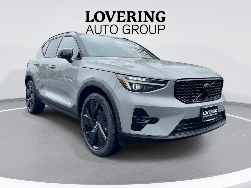 New 2026 Volvo XC40 Black Edition Ultra, B5 AWD Gas (mild hybrid)