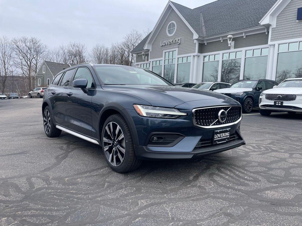 New 2026 Volvo V60 Cross Country Ultra, B5 AWD Gas (mild hybrid)