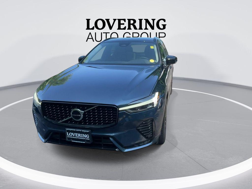 2024 Volvo XC60 B5 CORE DARK THEME — фото 3