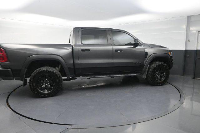 2025 RAM 1500 RHO CREW CAB 4X4 5'7' BOX — фото 10