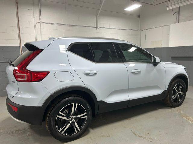 صورة 3 لـ 2025 VOLVO XC40 B5 CORE BRIGHT THEME