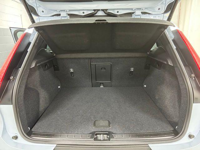 صورة 7 لـ 2025 VOLVO XC40 B5 CORE BRIGHT THEME