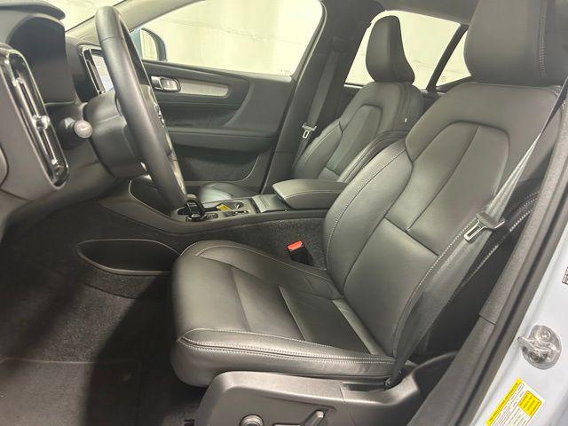 صورة 9 لـ 2025 VOLVO XC40 B5 CORE BRIGHT THEME