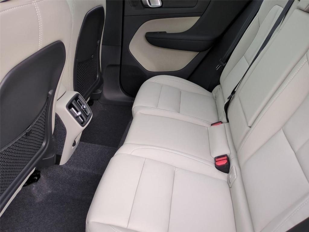 2026 Volvo XC40 B5 ULTRA — фото 17