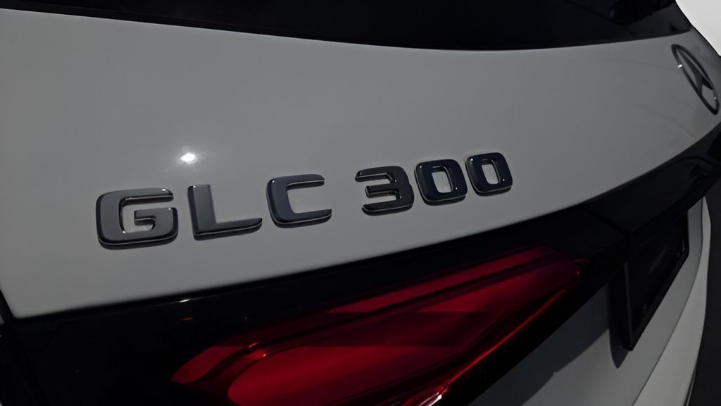 2025 Mercedes-BENZ GLC — миниатюра 37