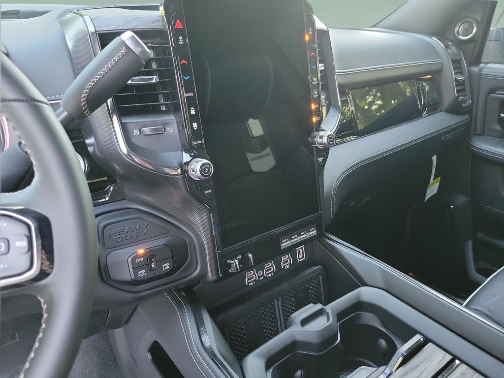 صورة مصغرة 23 لـ 2026 RAM 3500 LIMITED MEGA CAB 4X4 6'4' BOX