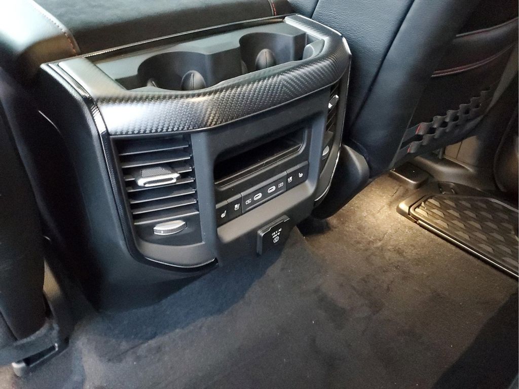 صورة 10 لـ 2026 RAM 1500 RHO CREW CAB 4X4 5'7' BOX