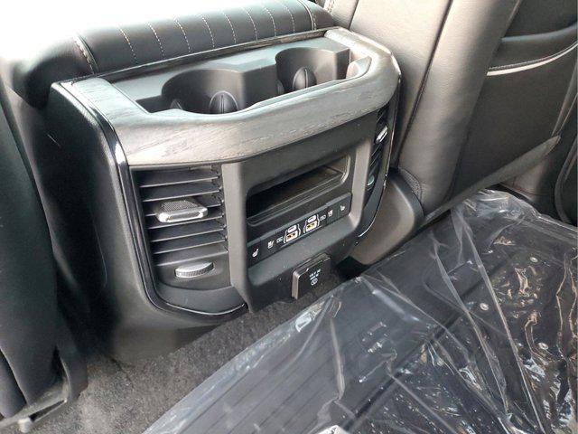صورة مصغرة 32 لـ 2026 RAM 1500 LIMITED
