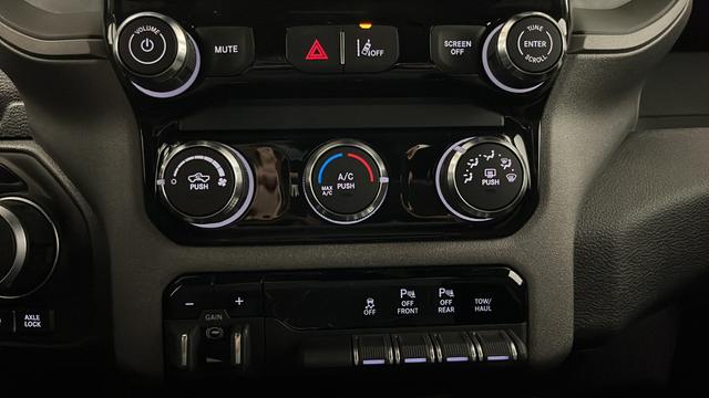 2026 RAM 1500 WARLOCK CREW CAB 4X4 5'7' BOX — миниатюра 16