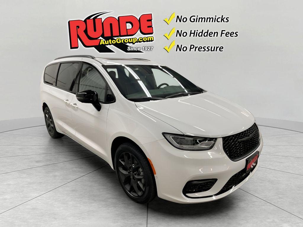 New 2026 Chrysler Pacifica Limited