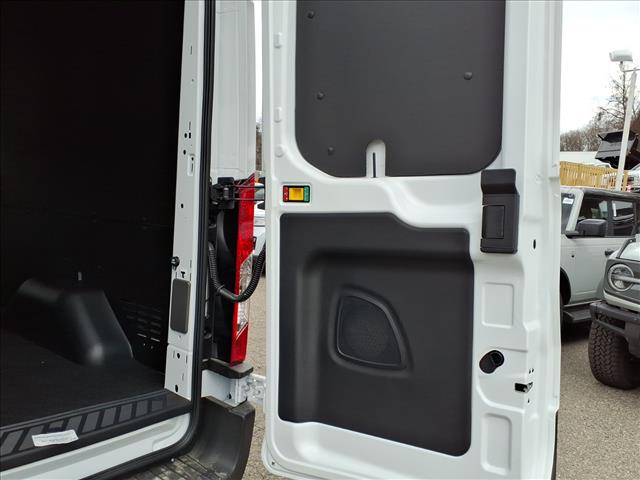 صورة 6 لـ 2026 FORD TRANSIT-250 BASE