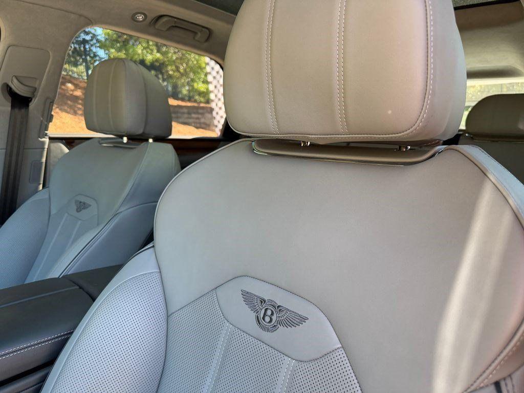 صورة مصغرة 31 لـ 2025 Bentley BENTAYGA AZURE