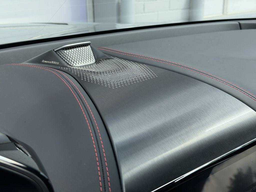 2026 Aston Martin DBX S 缩略图 27