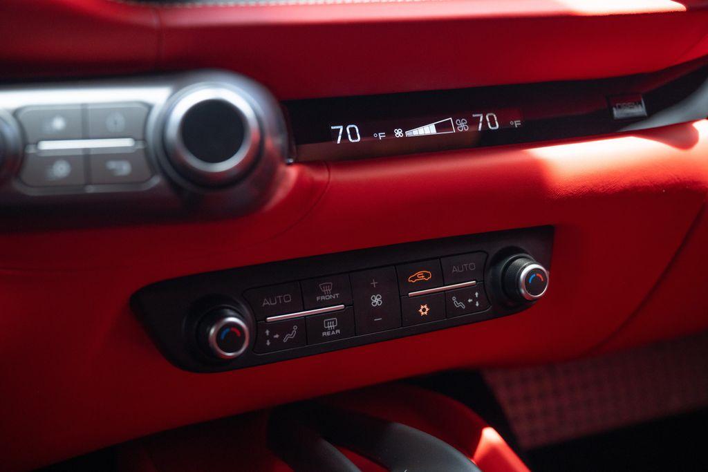 صورة مصغرة 40 لـ 2022 Ferrari 812 GTS BASE