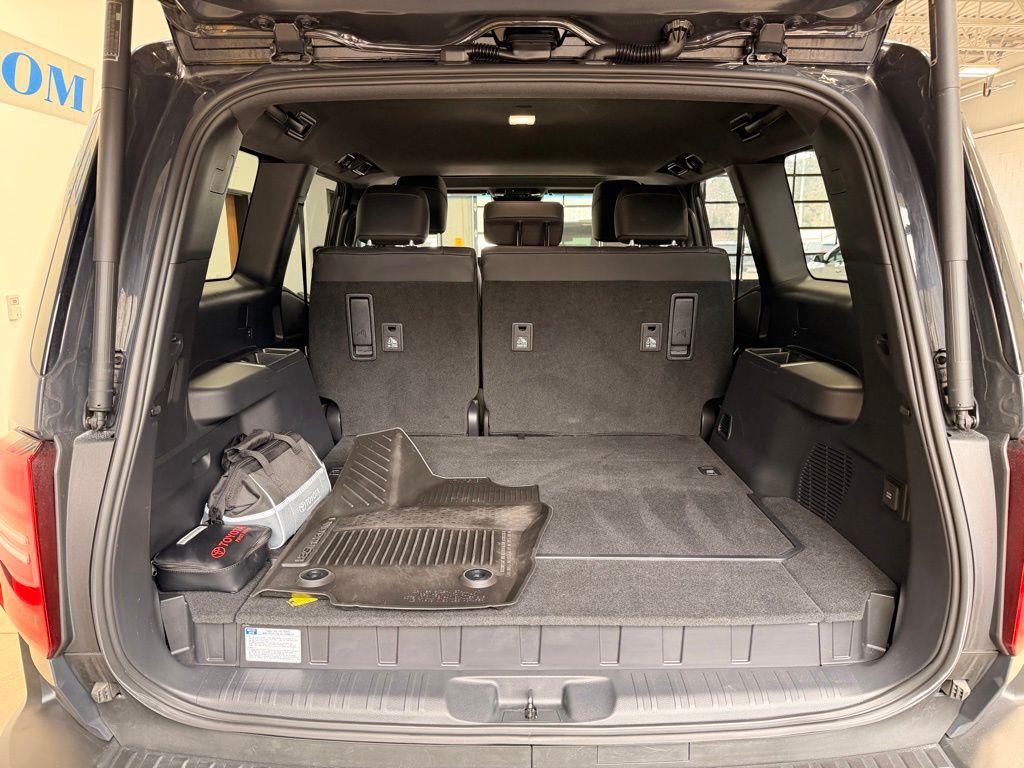 TOYOTA LAND CRUISER - 8