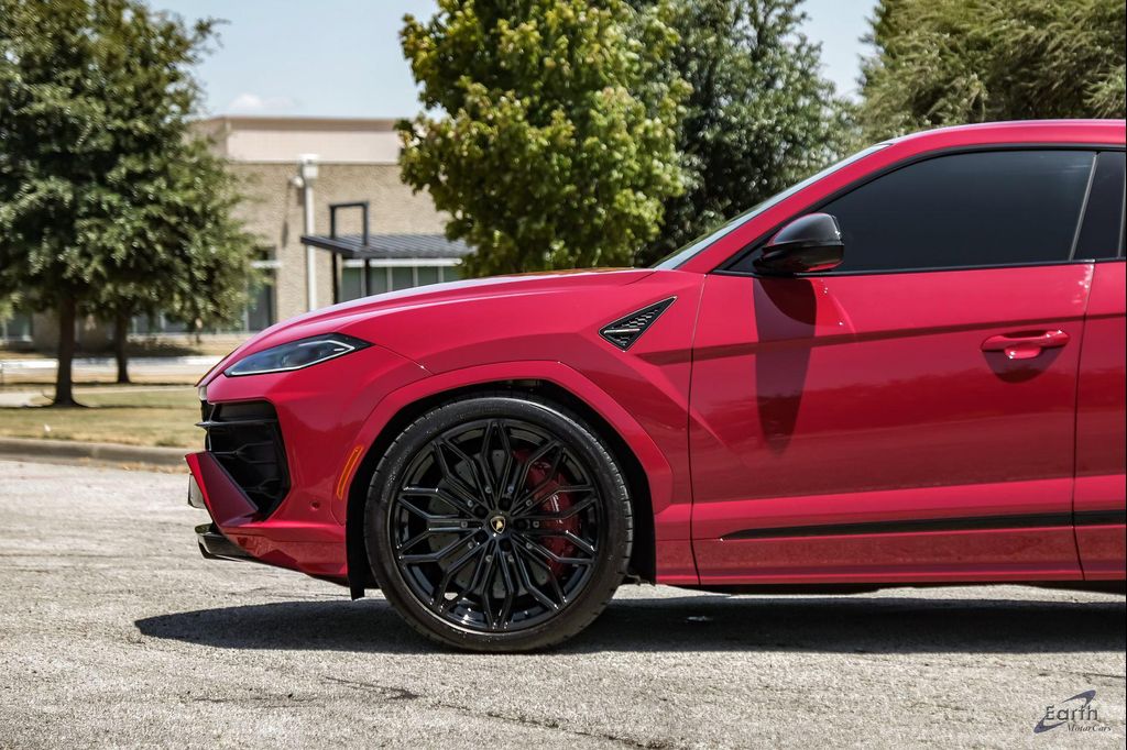 صورة 9 لـ 2025 Lamborghini URUS SE