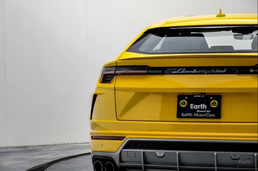 2021 Lamborghini URUS thumbnail 14