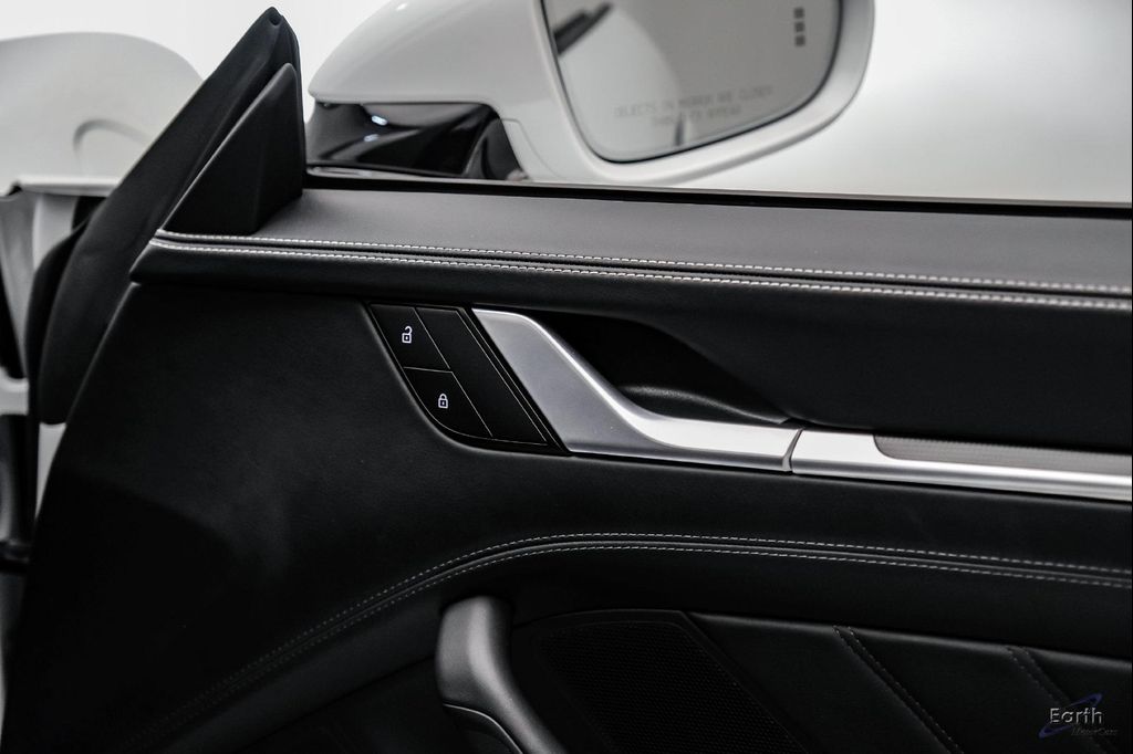 صورة مصغرة 94 لـ 2024 Porsche 911 TURBO S CABRIOLET