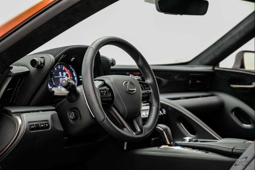 صورة مصغرة 39 لـ 2021 Lexus LC 500 BASE