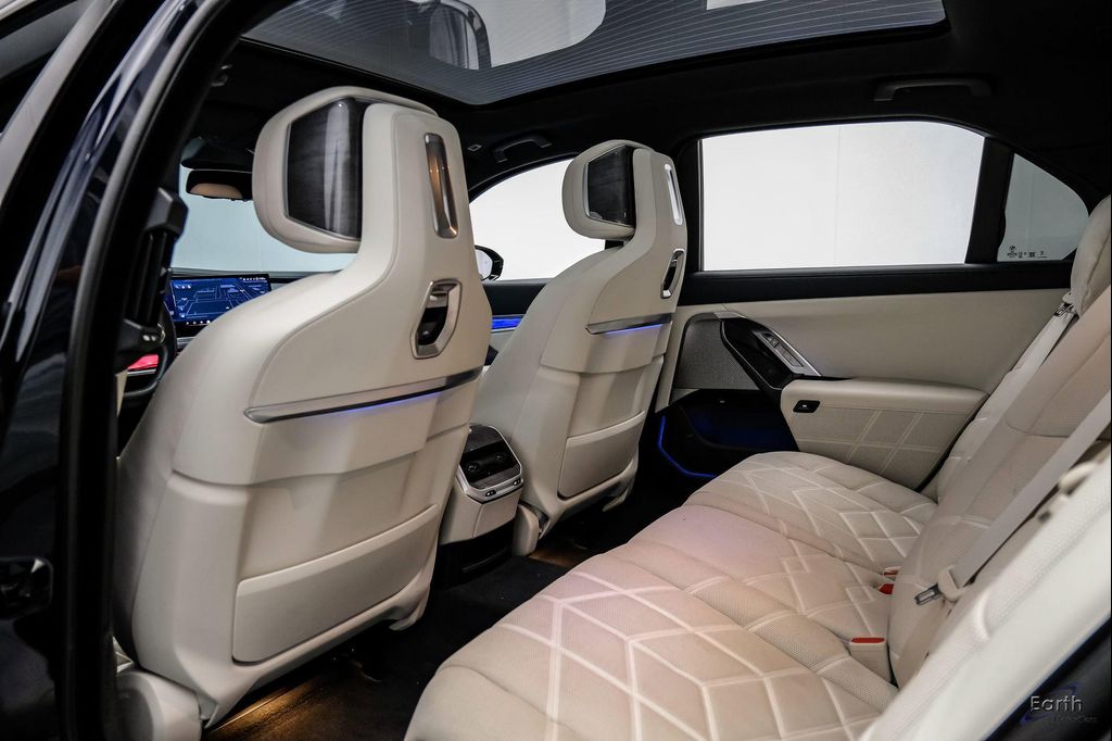 2025 BMW I7 XDRIVE60 thumbnail 80