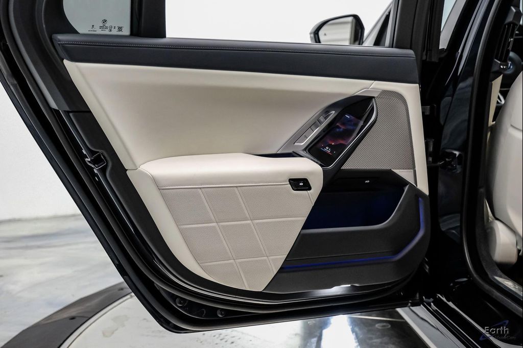 2025 BMW I7 XDRIVE60 thumbnail 92