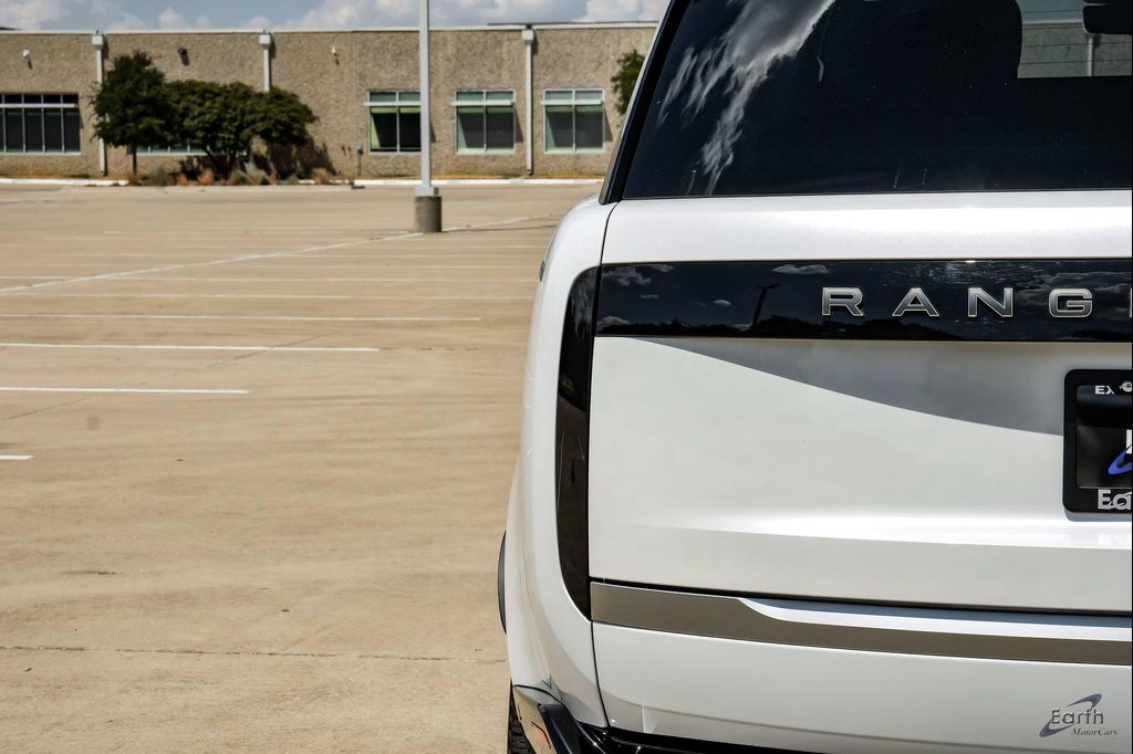 صورة 12 لـ 2024 LAND Rover RANGE ROVER P615 SV